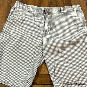 Plaid Kenneth Cole REACTION shorts.